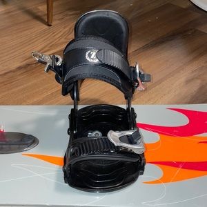 Zuma Snowboard bindings fits a Size 7 GREAT FOR BEGINNERS